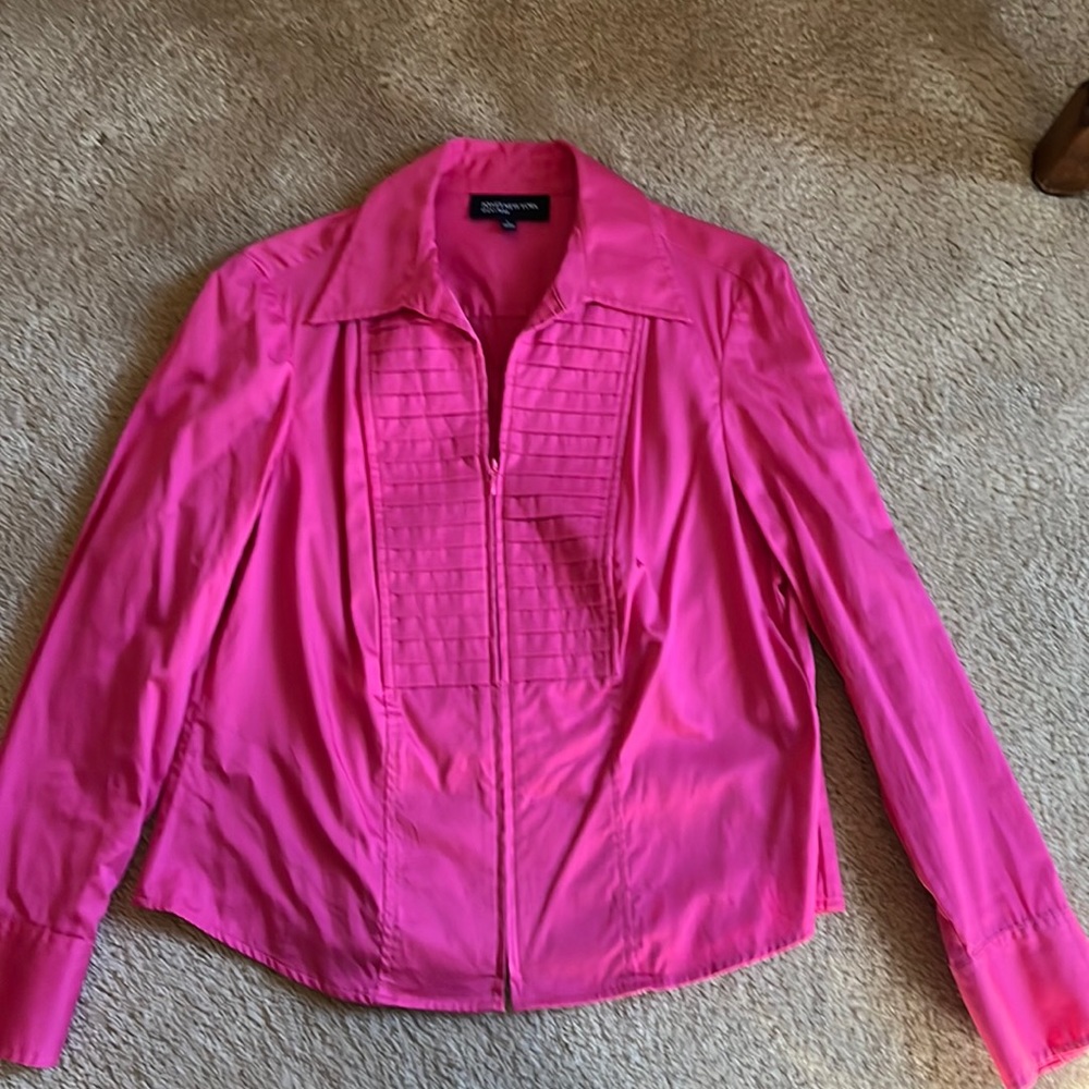 Women’s pink shirt/jacket